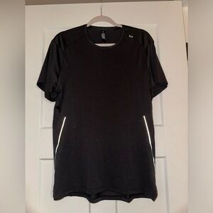 Lululemon men’s tshirt